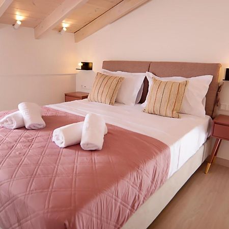 Isavella'S Apartments Under The Castle กาลามาตา ภายนอก รูปภาพ